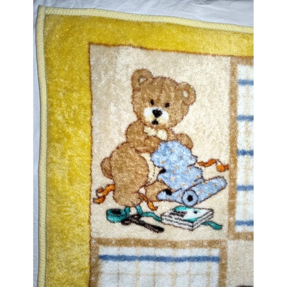 Vtg Teddy Bear Crafts Yellow Blanket‎ SOFT 47x51 Gold